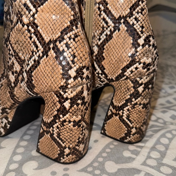 Jeffrey Campbell Dormant snake print boots - Picture 4 of 4